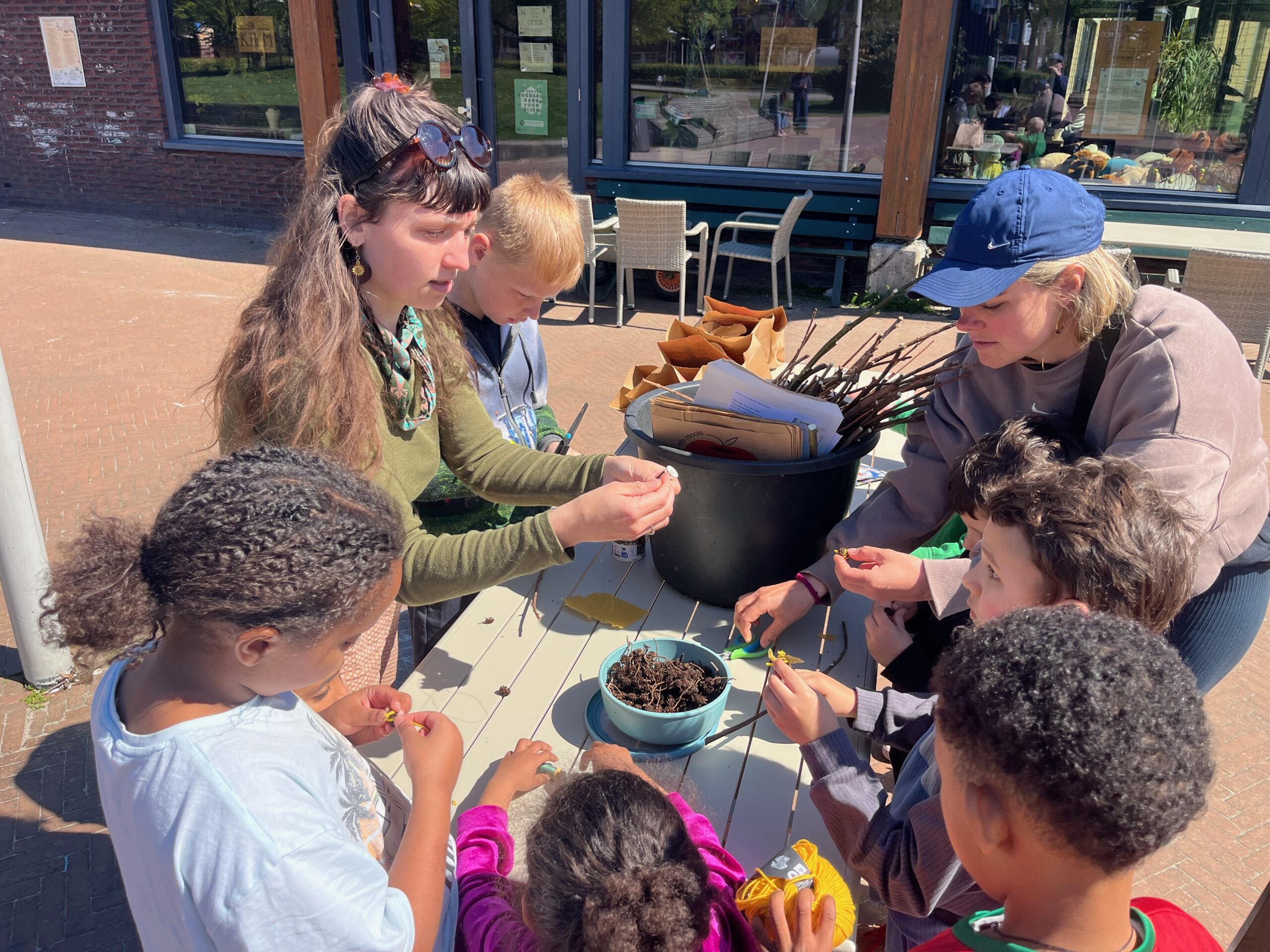 Earth Day in het Wachterliedplantsoen